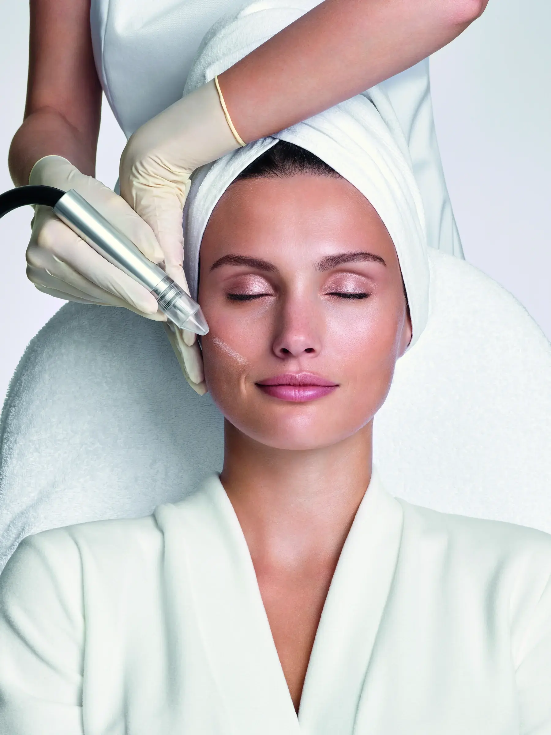 Mikrodermabrasion im House of Shido — Behandlung mit dem Diamant-Handstück